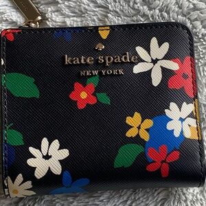 Preloved Kate Spade bifold wallet in very good condition in black/multi floral.